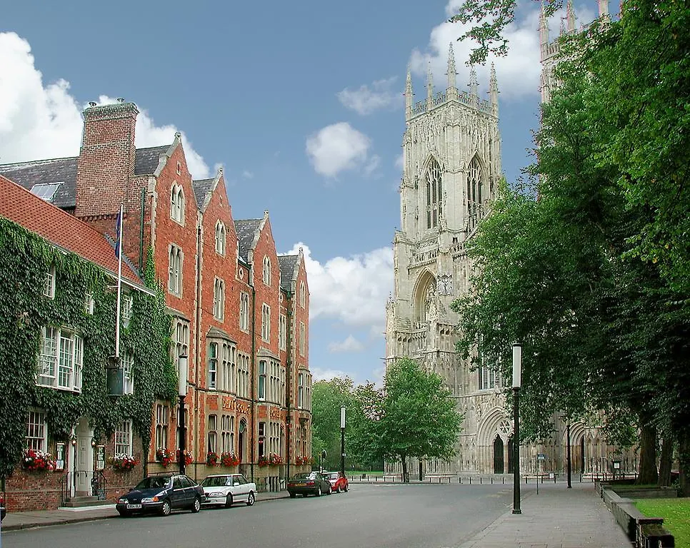 The Dean Court Hotel York 4*,